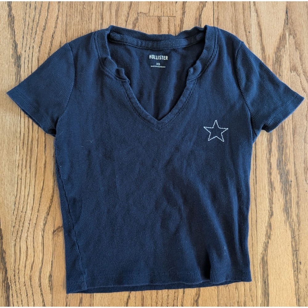 Hollister Women's XS Fitted Ribbed v-neck Top Navy Blue White Star Y2K Baby Tee